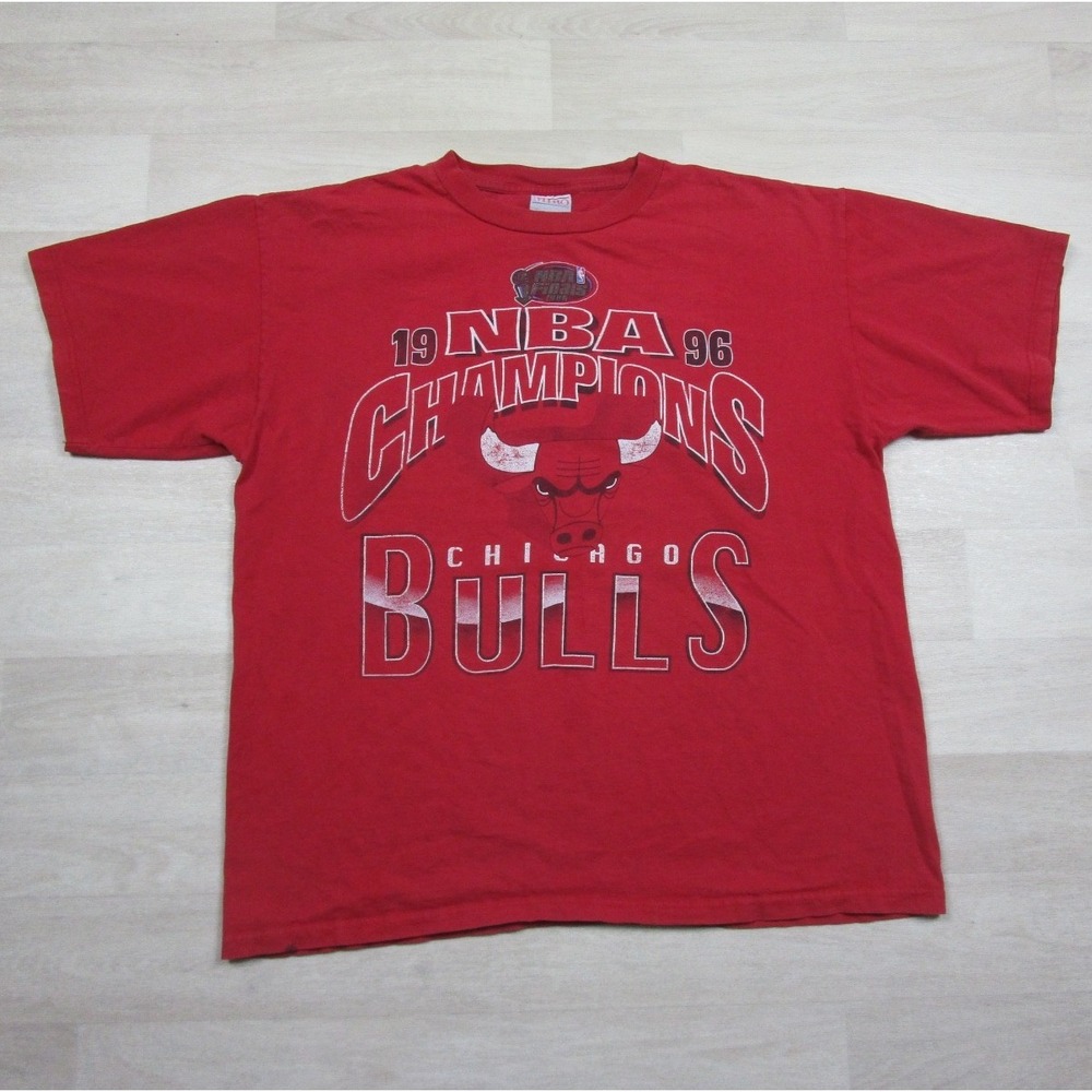 Vintage Chicago Bulls 1996 NBA Finals Champions T-Shirt Size (XL) Jordan 90s